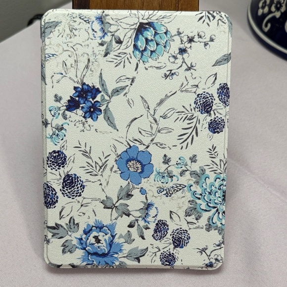 Moko Accessories - Kindle Paperwhite Kindle Case Floral White & Blue Pattern